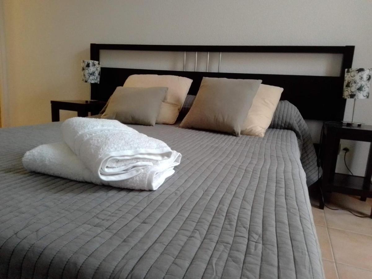 Joli appartement T2 dans résidence avec piscine, hammam et parking gratuits Carcassonne Esterno foto