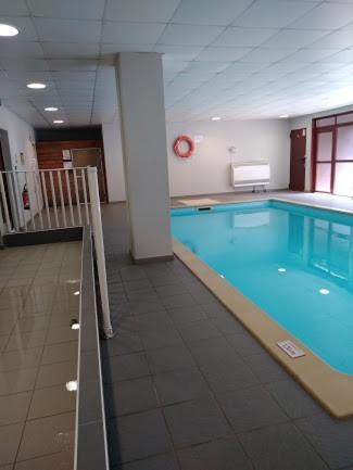 Joli appartement T2 dans résidence avec piscine, hammam et parking gratuits Carcassonne Esterno foto