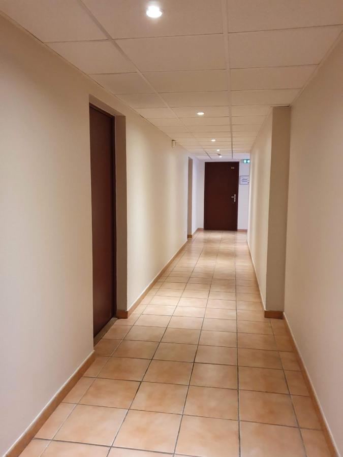 Joli appartement T2 dans résidence avec piscine, hammam et parking gratuits Carcassonne Esterno foto