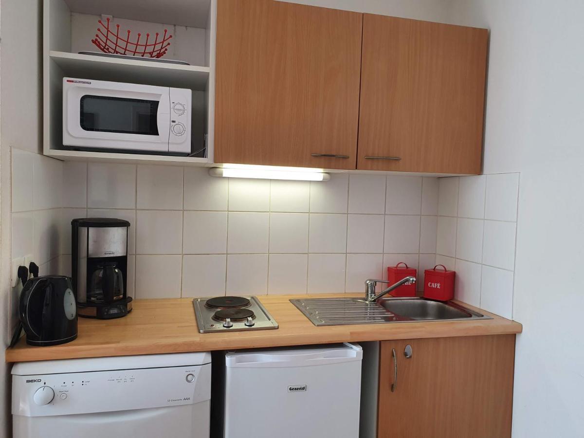 Joli appartement T2 dans résidence avec piscine, hammam et parking gratuits Carcassonne Esterno foto