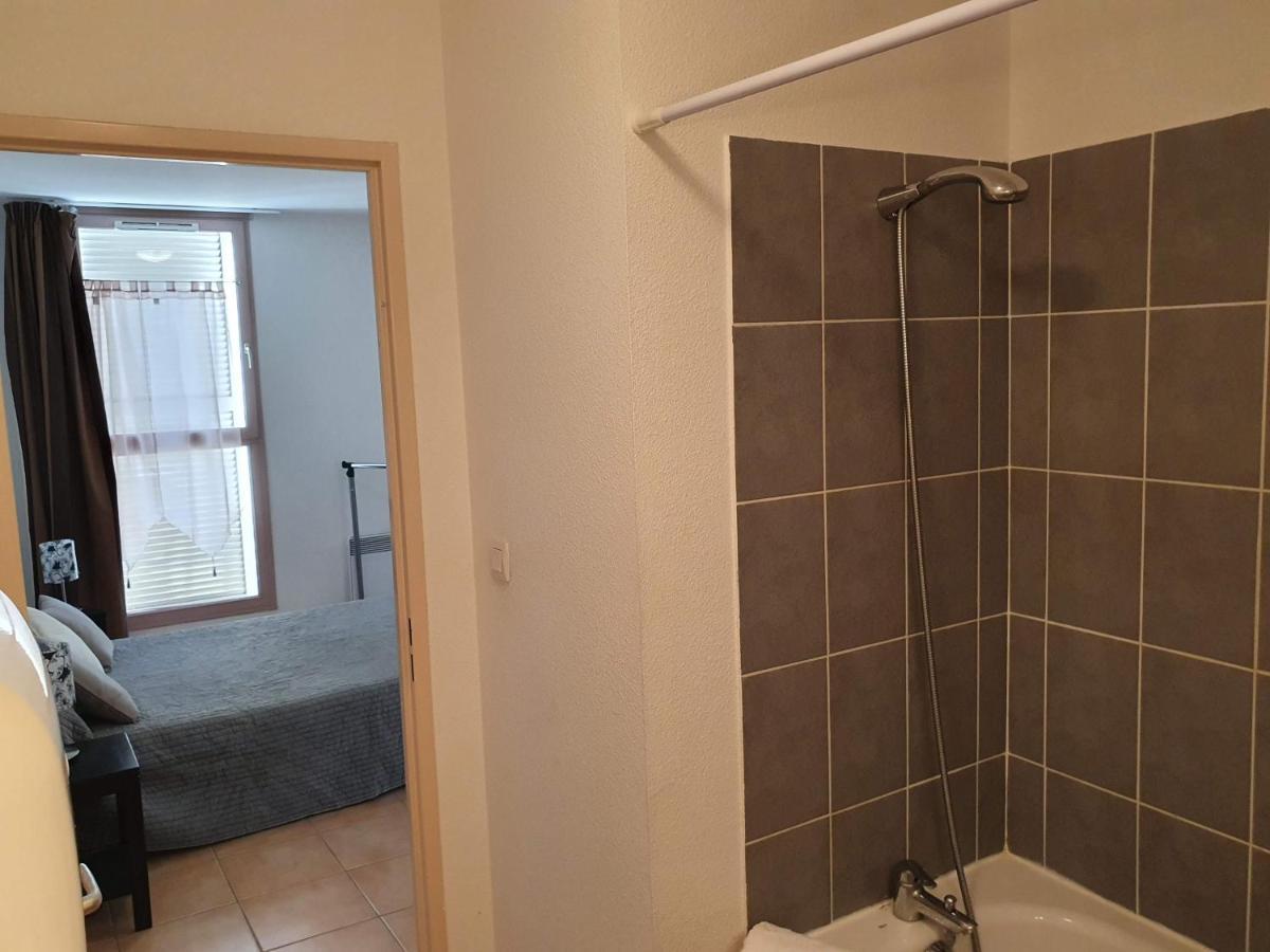 Joli appartement T2 dans résidence avec piscine, hammam et parking gratuits Carcassonne Esterno foto